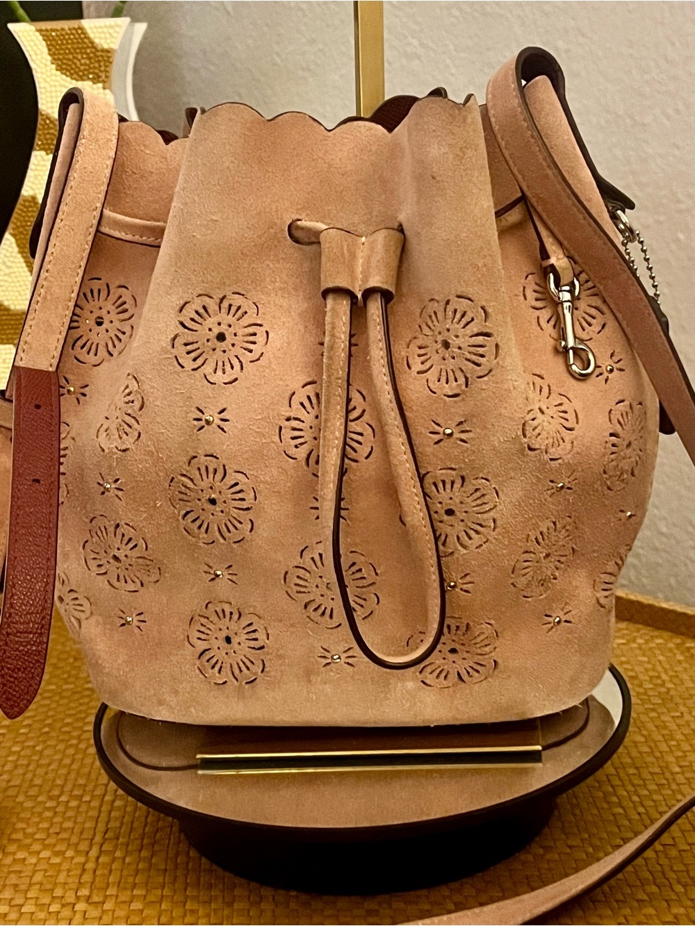 COACH L1792-25193 suede Bucket Bag with Cut Out Tea Rose in blush pink - Picture 1 of 12